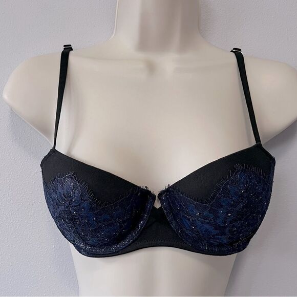 Victoria's Secret Very Sexy Uplift Bra Size 34B - Picture 1 of 6